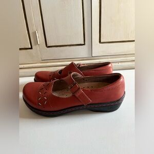 Women’s Klogs Red Leather Villa Madrid Mary Jane Comfort Shoes size 9.5